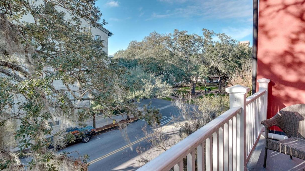 201 York #3 - Homey Downtown 2 Bedroom Steps From The River Savannah Bagian luar foto