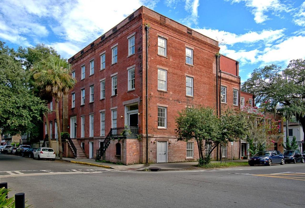 201 York #3 - Homey Downtown 2 Bedroom Steps From The River Savannah Bagian luar foto